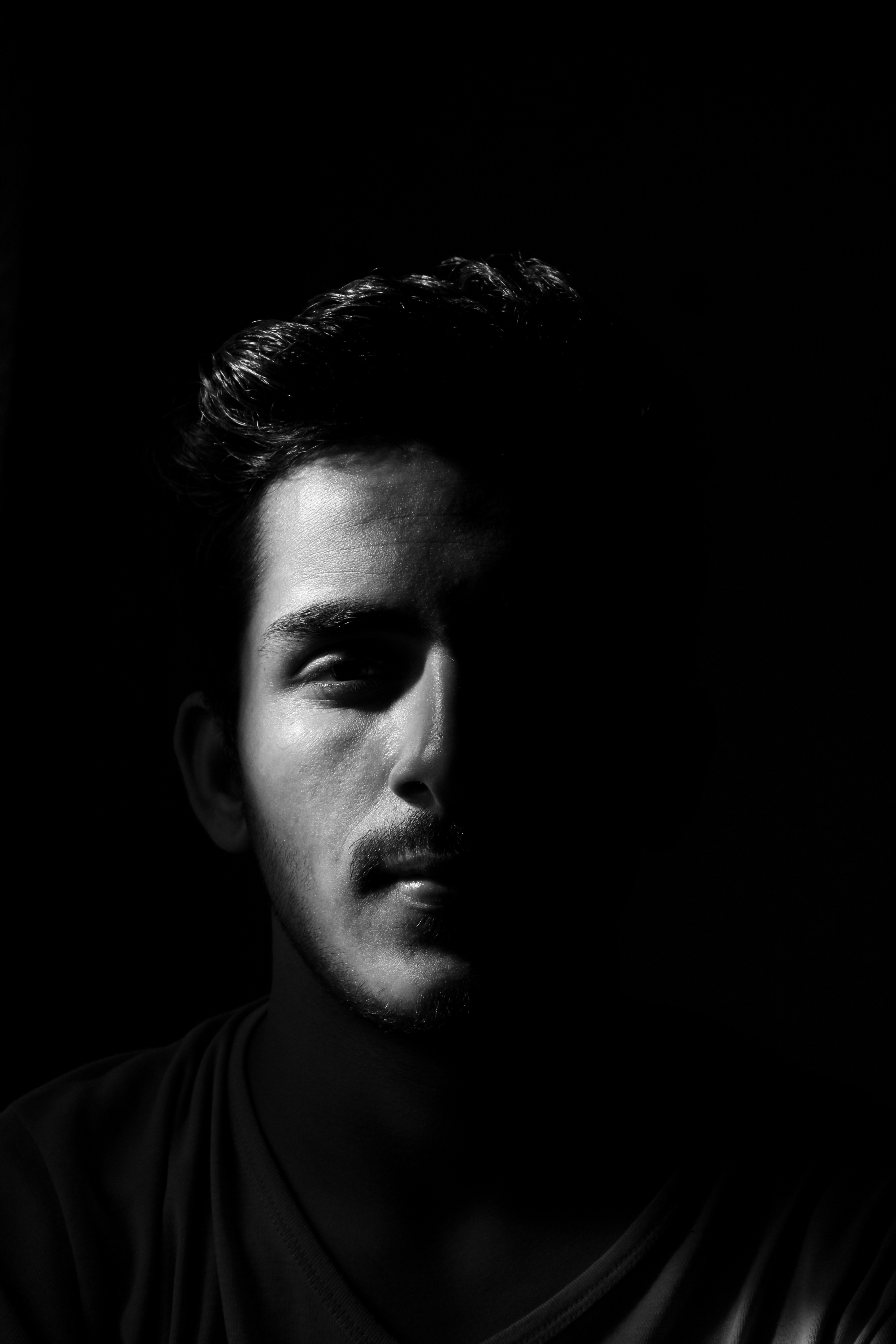 推荐剧集海报：都市情感与成长叙事